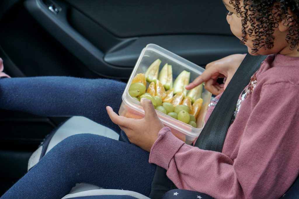 Fünf Tipps für gesunde Snacks während der Autofahrt | ERGO Blog